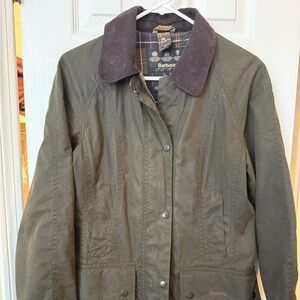 Barbour women’s size US 6 olive Classic Waxed Beadnell jacket